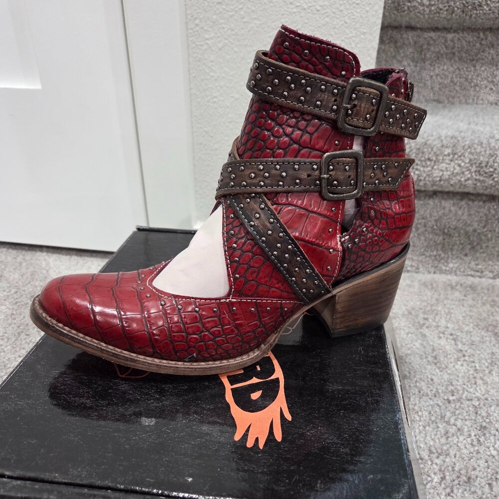 *Brand New* Gorgeous Red Croco Freebird Saphire Bootie, Size 9